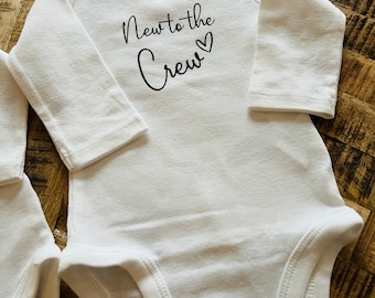 Babybody "New to the Crew" Geschenk zur Geburt humorvolles Geschenk für werdende Eltern