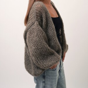 Handgestrickte Mohair-Strickjacke, Grobstrick-Strickjacke, Slouchy flauschige Strickjacke, Frauen Mohair, Merinowolle Braun