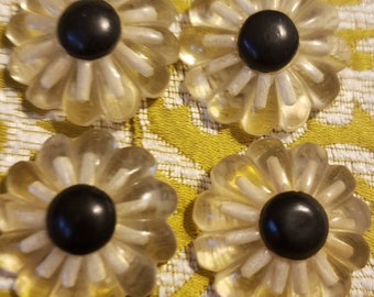 Vintage Soul Fabrics*Cute Vintage Plastic Buttons*Vintage Buttons* Salvaged Buttons*Vintage Buttons* Vintage Trim*Vintage Findings