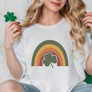 St Patrick&#39;s Day Tee, Cute Retro St. Patrick&#39;s Day Rainbow Design, Four Leaf Clover Shirt, Cute St Pattys Shirt, Four Leaf Clover Shirt