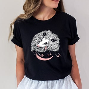 Chemise Opossum, Opossum Tarot Card Sweatshirt, Womens Opossum Tee, Cute Opossum Tee, Opossum Lover Gift, vintage Retro Aesthetic Tee, 90s Cute Gift