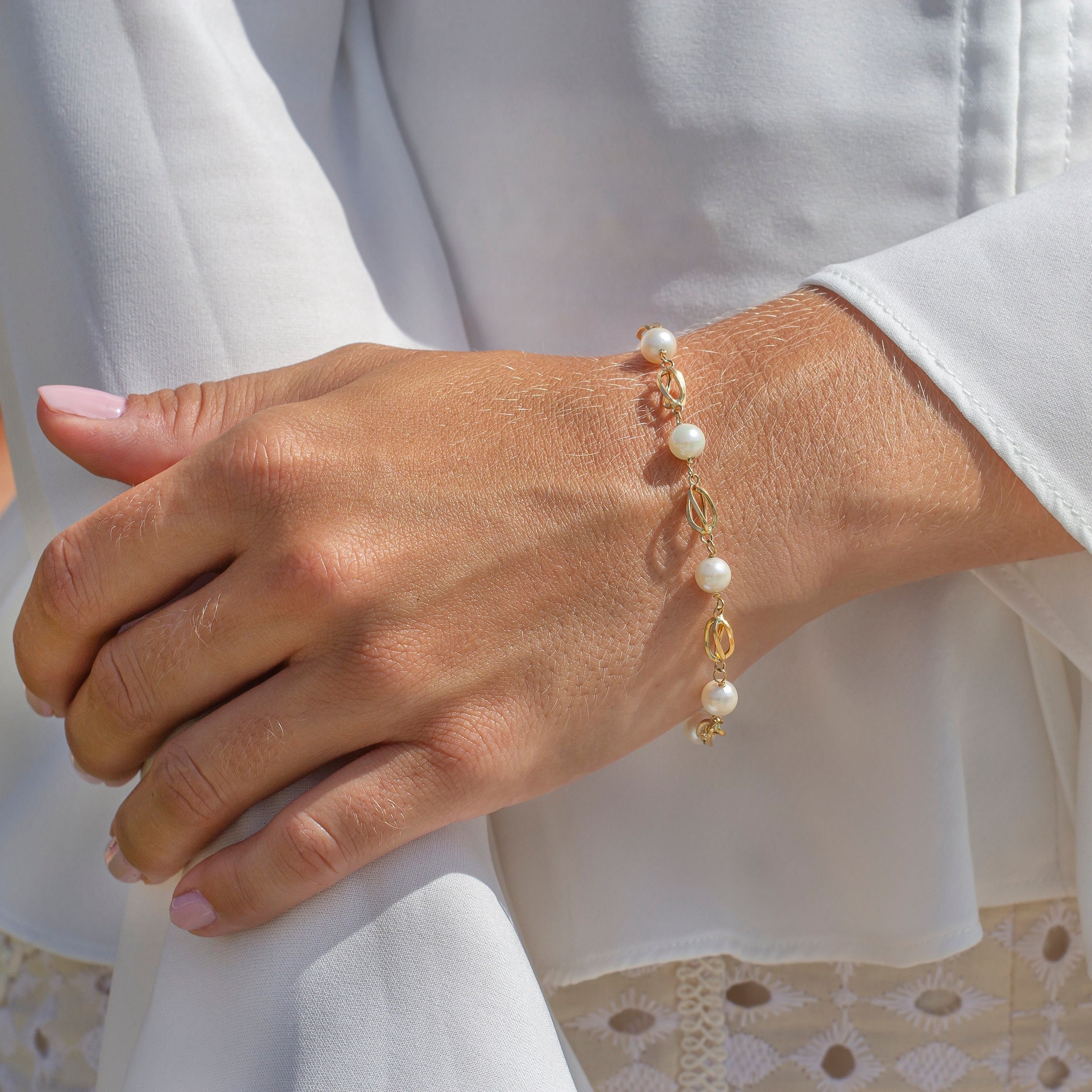 18K Solid Gold Cage Bracelet, Akoya Pearl Bracelet, Saltwater Pearl Bracelet, Yellow Gold Bracelet, Gold and Pearl Bracelet, Handmade