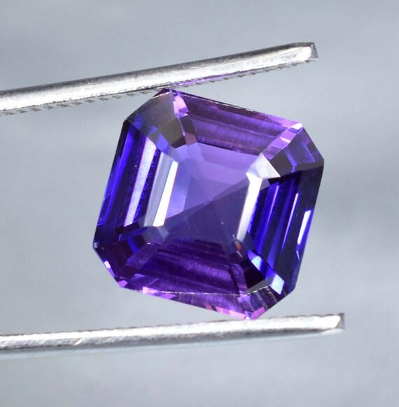 12 X 12 MM Flawless 9.50 Ct Bi color Blue Purple Taaffeite Perfect