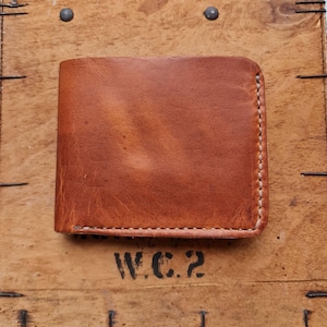 Cartera Horween de piel Dublin color tostado inglés: cartera plegable de grano completo hecha a mano para hombre, regalo personalizado, iniciales grabadas