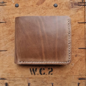Handgemaakte leren herenportemonnee – Horween Chromexcel tweevoudige portemonnee, volnerf, gepersonaliseerd cadeau voor hem, aangepaste gegraveerde initialen