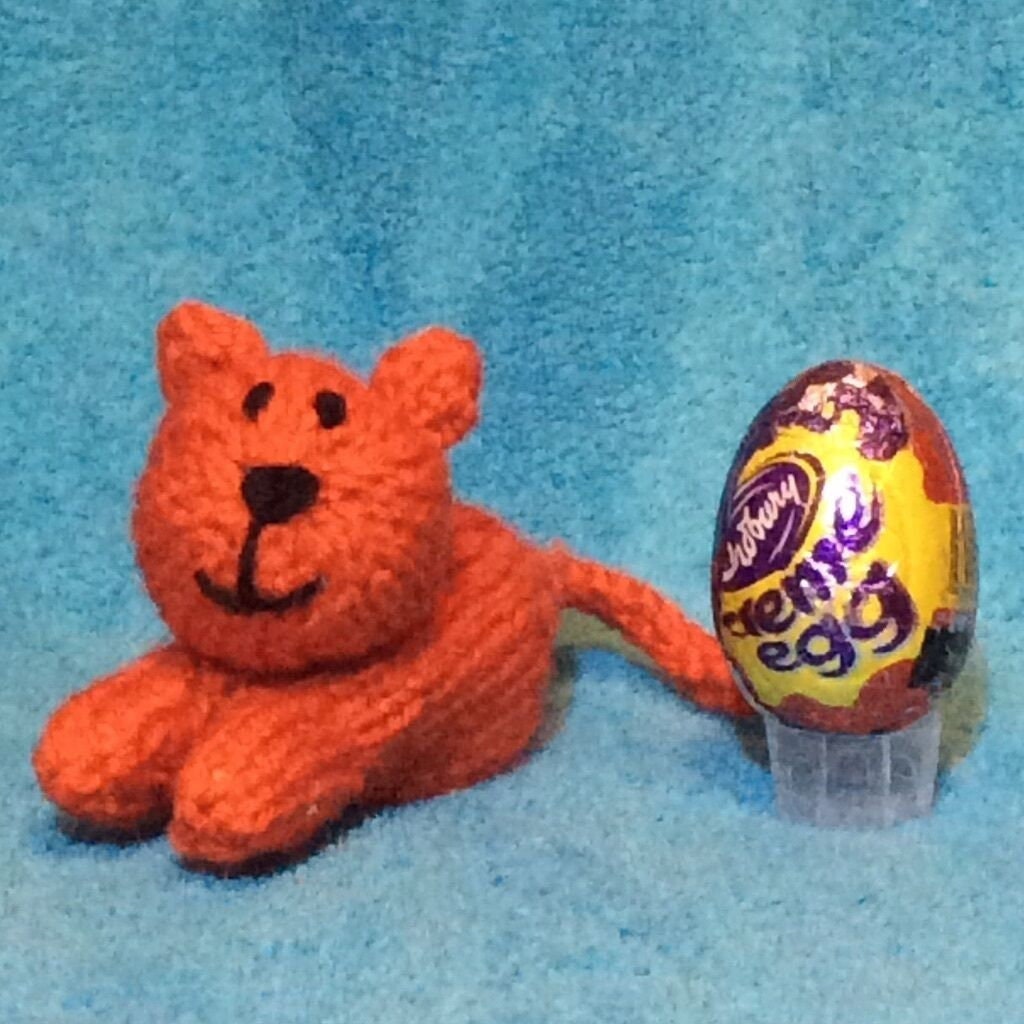 Marmalade the Cat chocolate cover fits Creme Egg KNITTING PATTERN