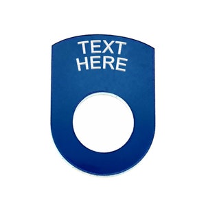 Può includere: Copertura per interruttore a levetta in plastica blu con un anello bianco e il testo "TEXT HERE" in lettere bianche.
