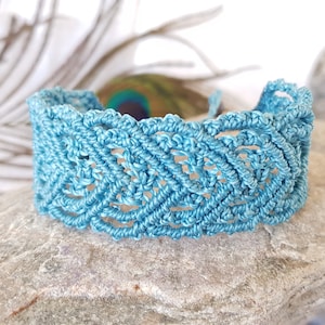 Manschettenarmband aus blauem Mikro-Maramé