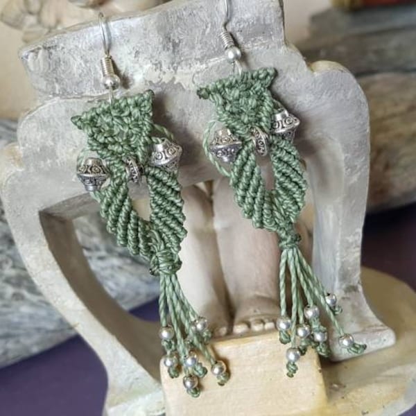 bijoux d'oreilles hiboux en micro macramé