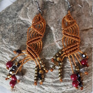 jewelry ears in micro macramé and pearls