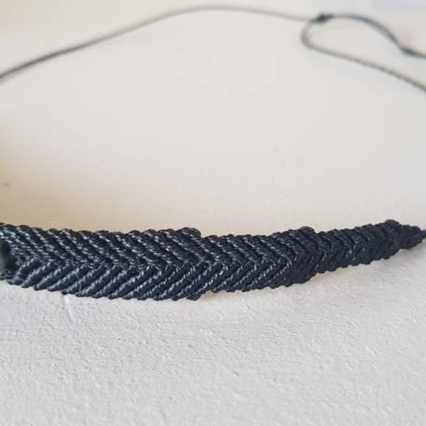 tiara in black micro-macrame and cat's eye bead that can be worn as a neck cup