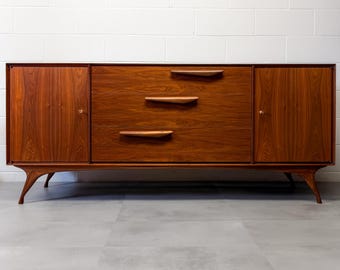 Cómoda de nogal de 9 cajones restaurada de mediados de siglo / Aparador estilo Kagan / Artesanía en madera especializada