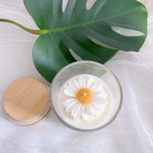 Flower Candle, Daisy Flower Candle, Floral Candle with Bamboo Lid, Handmade Decorative Candle, Living Room Decor, Holiday Gift Candle