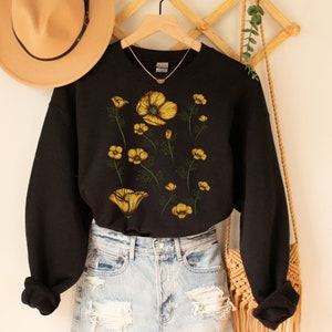 California poppy flower sweatshirt, botanical wildflower sweater, cottagecore crewneck for women, vintage wild flower, plant sweat shirt,