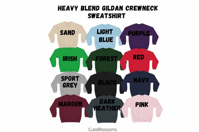 Puede incluir: Una selecci&oacute;n de sudaderas de cuello redondo en varios colores, incluyendo arena, azul claro, morado, verde irland&eacute;s, verde bosque, rojo, gris deportivo, negro, azul marino, granate, brezo oscuro y rosa. El texto "HEAVY BLEND GILDAN CREWNECK SWEATSHIRT" est&aacute; arriba.