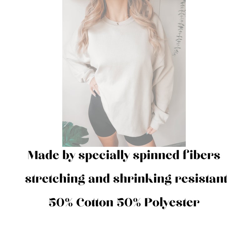 Puede incluir: Una sudadera beige claro con mangas largas. El texto en la imagen dice: Hecho con fibras especialmente hiladas, resistente al estiramiento y al encogimiento, 50% algod&oacute;n 50% poli&eacute;ster.