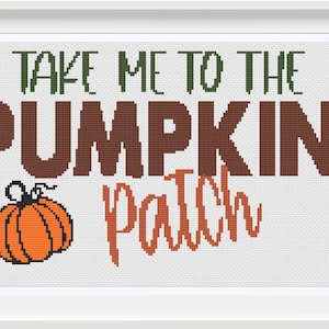 Puede incluir: Obra de arte de punto de cruz enmarcada. El diseño presenta el texto "TAKE ME TO THE PUMPKIN PATCH" en verde, marrón y naranja. Una calabaza naranja con un tallo negro está a la izquierda. Decoración temática de otoño.