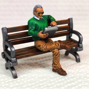 Stan Lee from Trident Studio with his 35mm base (3 variants)