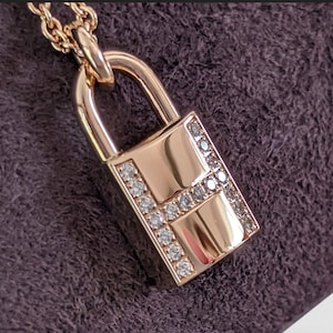 HERMES [JUTTA16] KELLY CADENAS Pink Gold and Damonds Pendant Necklace