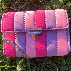 YOKKA Handtasche Rosa Lila Umhängetasche mit Silberkette Clutch in Pastellfarben