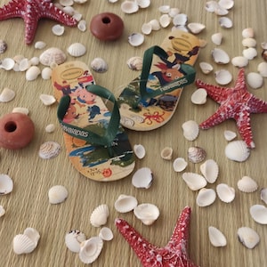 Zapatilla infantil Havaianas con dibujos animados, ropa de playa.