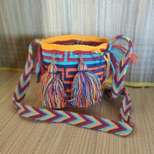Petit sac Wayuu, fait main au crochet, accessoire unisexe multicolore