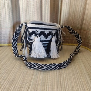 Petit sac Wayuu, fait main au crochet, accessoire unisexe multicolore
