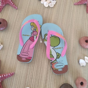 Havahianas Supermario flip flops, Princess Peach top, multicore women&#39;s and men&#39;s beachwear