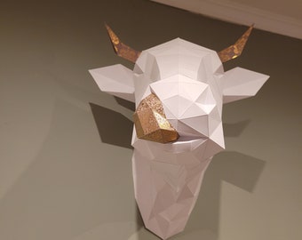 lupo che si lecca il naso in 3D Papercraft. Costruisci la tua scultura di carta da un download PDF