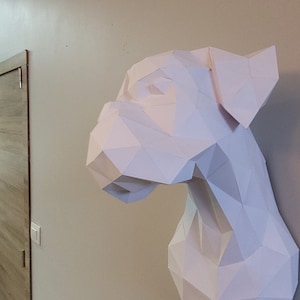 Chien boxer en Papercraft 3D .   Construisez votre propre sculpture en papier à partir d’un téléchargement PDF