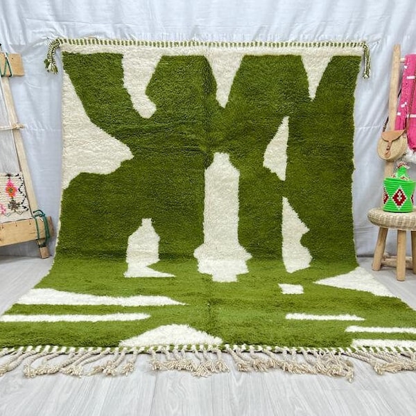 CUTE BENIOURAIN RUG, Moroccan Handmade Rug, Grass Green Rug, Dotted Rug, Handmade Wool Rug, Azilal Berber Rug, Handwoven Rug, Bohemian Rug