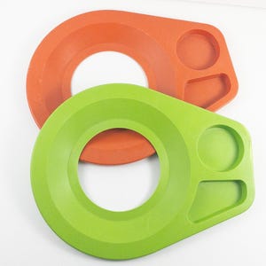 Paper plate holders. Plastic tray for paper plates with cup holder and condiment. 1970s plastic picnic / BBQ ware.