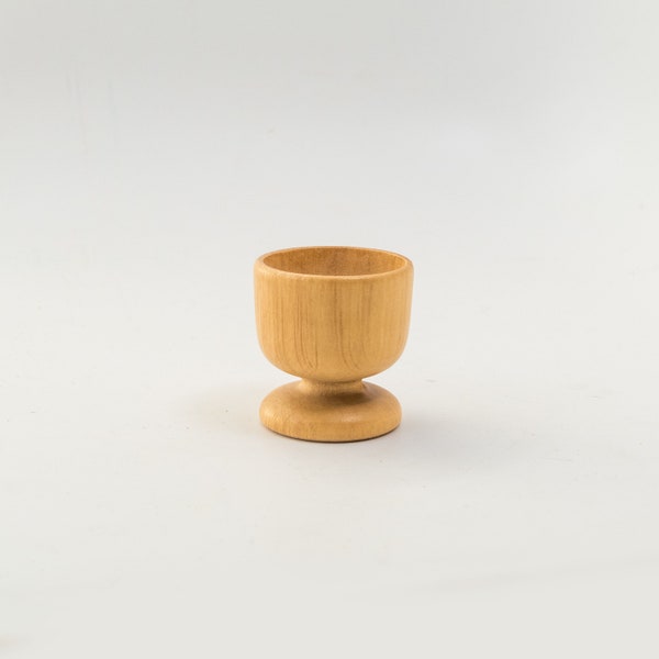 Wooden egg cup. Beautiful blonde wood. Nordic design.