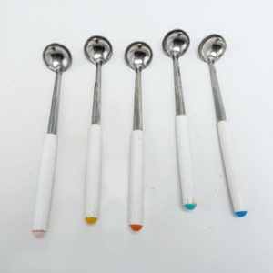 Long fondue ladles or spoons. White handles with color marked ends. Set of  five. Retro vintage. MCM party ware.