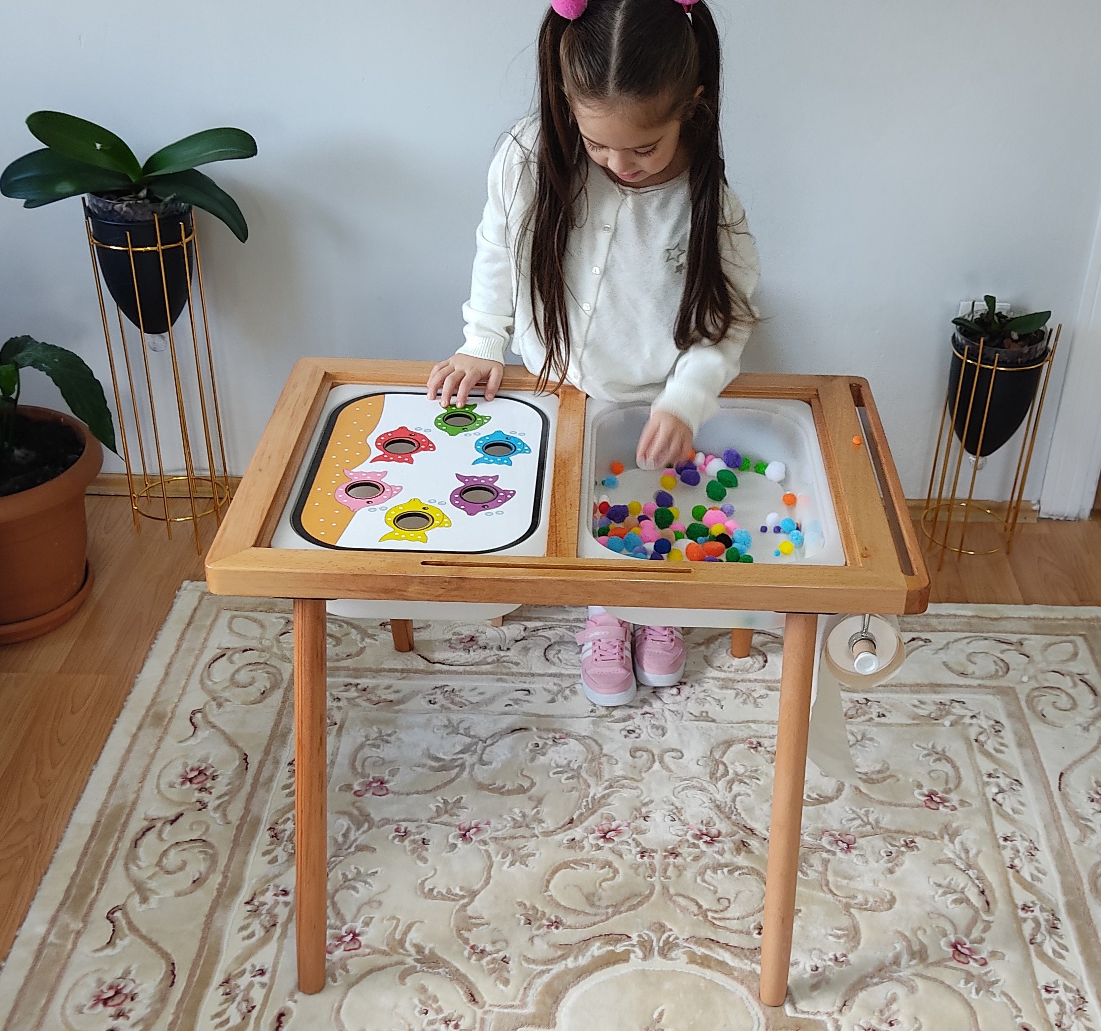 Tavolo da attività con contenitori sensoriali per autismo Montessori con  slot per tablet e sedie, rotolo di foto, abilità motorie, regalo per  bambini, bambini -  Italia