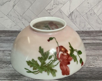 Lámpara colgante de biblioteca antigua con pantalla de diseño floral. Ver todas las fotos.