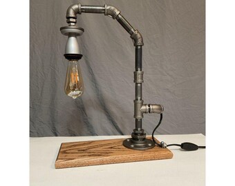 Lampe industrielle de style vintage avec ampoule Edison, fonte, bois de chêne. Fait main