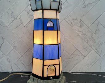 Lampe pour maison lumineuse de style Tiffany en verre bleu et blanc. 17,5 H, base 6.EUC