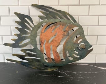 Farol de pared rústico de metal hecho a mano con forma de pez para velas de té/tiro. 19 x 15