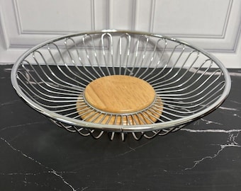 Cesta redonda de metal plateado para frutas, 9,75 cm de diámetro, 1,25 cm de altura.