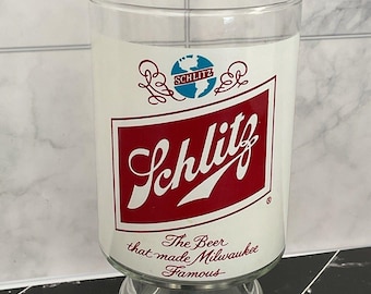 Vaso grande de cerveza Schlitz de 946 ml (32 onzas) con pie. La cerveza que hizo famosa a Milwaukee.