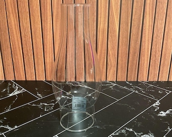 LAMPE À HUILE, cheminée, verre transparent de 2 5/8 po. X 9 po.. T.N.-O.