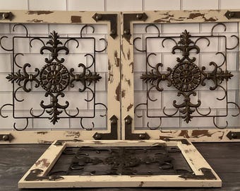 Placa decorativa de pared Fetch Home Rustica Fleur Lis II. 3 unidades en total. 20 x 20 cm cada una.