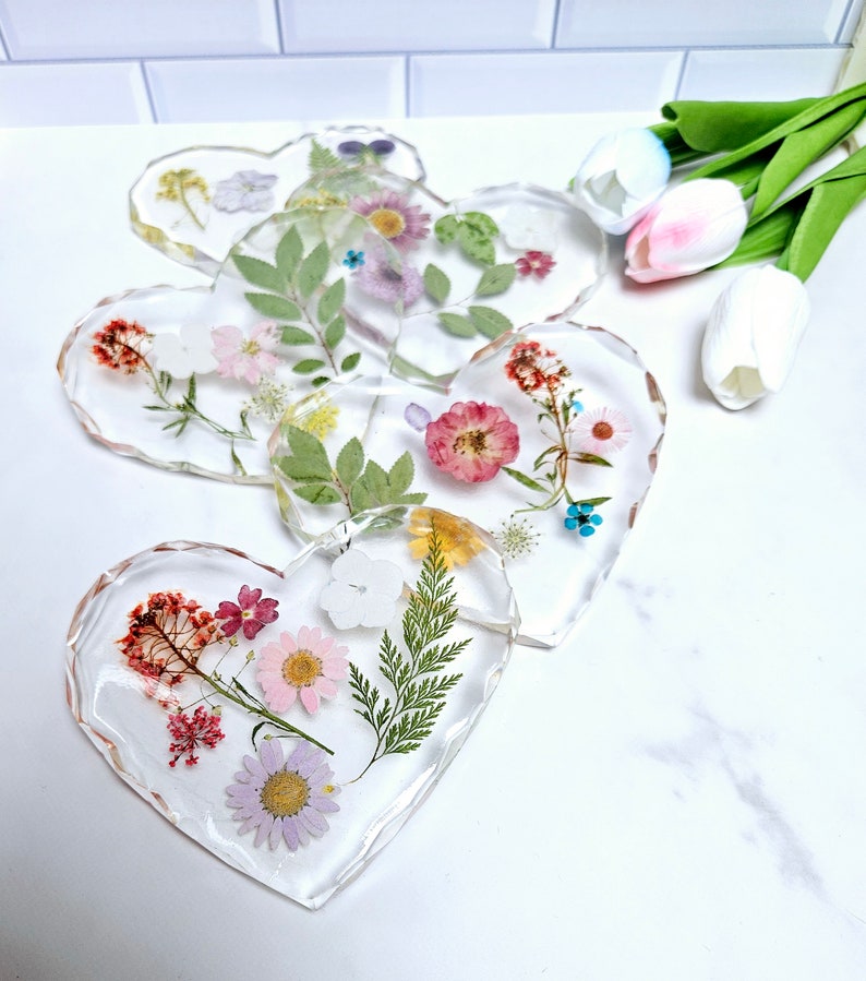 Untersetzer aus Resin Herform mit diamantenkanten und echten Blumen Bild 4