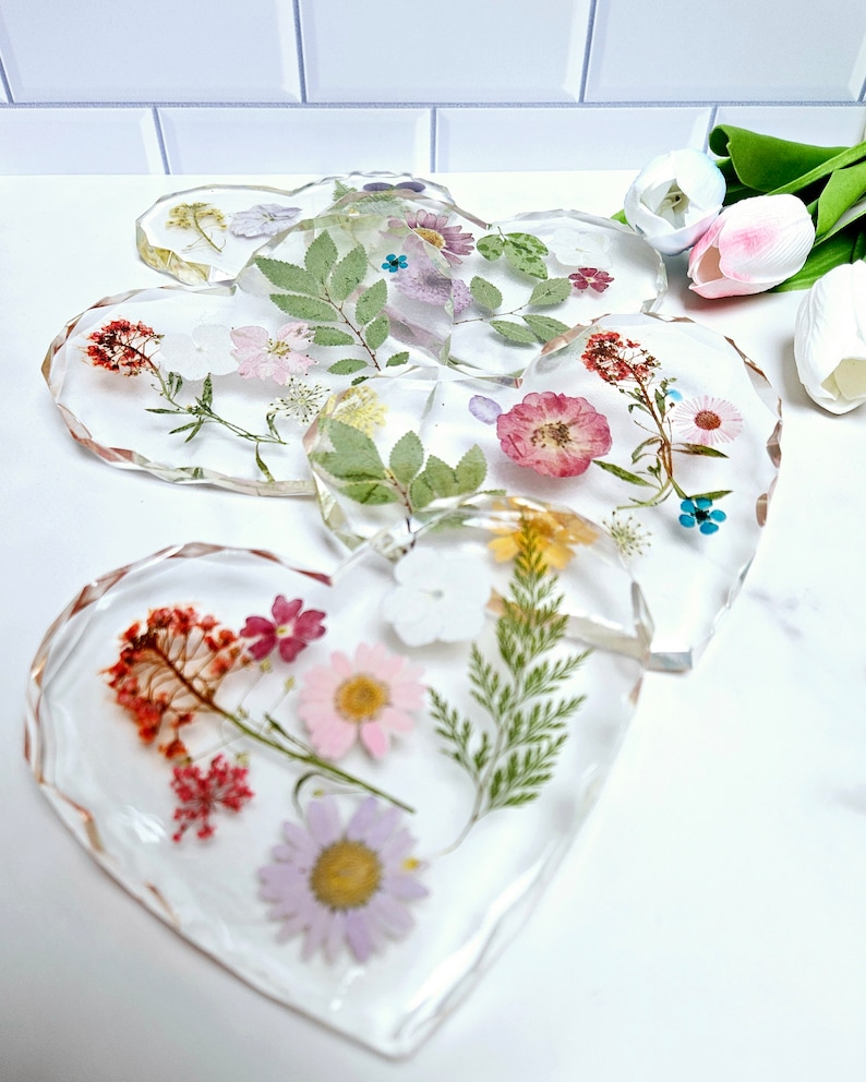 Untersetzer aus Resin Herform mit diamantenkanten und echten Blumen Bild 2