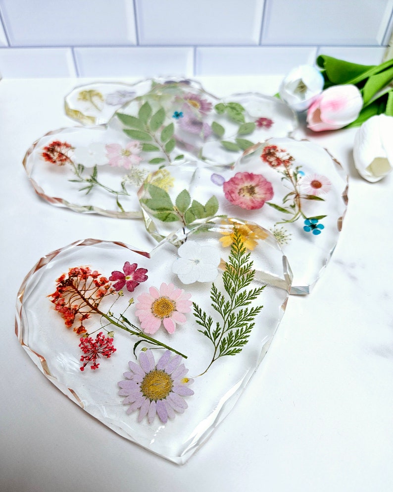 Untersetzer aus Resin Herform mit diamantenkanten und echten Blumen Bild 6