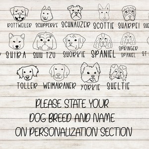 Pu&ograve; includere: Un grafico con illustrazioni in bianco e nero di diverse razze di cani. Le razze elencate sono Rhodesian Ridgeback, Rottweiler, Schipperke, Schnauzer, Scottie, Sharpei, Sheepadoodle, Suepsky, Shiba, Shin Tzu, Shorkie, Spaniel, Springer Spaniel, San Bernardo, Toller, Weimaraner, Yorkie e Sheltie. Il testo "Si prega di indicare la razza del cane e il nome nella sezione di personalizzazione" &egrave; in fondo al grafico.