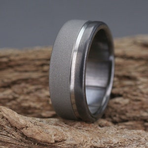 A9 Titanium ring bi finition with offset groove