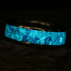 G5 Titanium ring blue/turquoise glow in the dark, blue Opal.