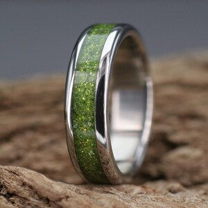 S4 Titanium ring real Peridot stone